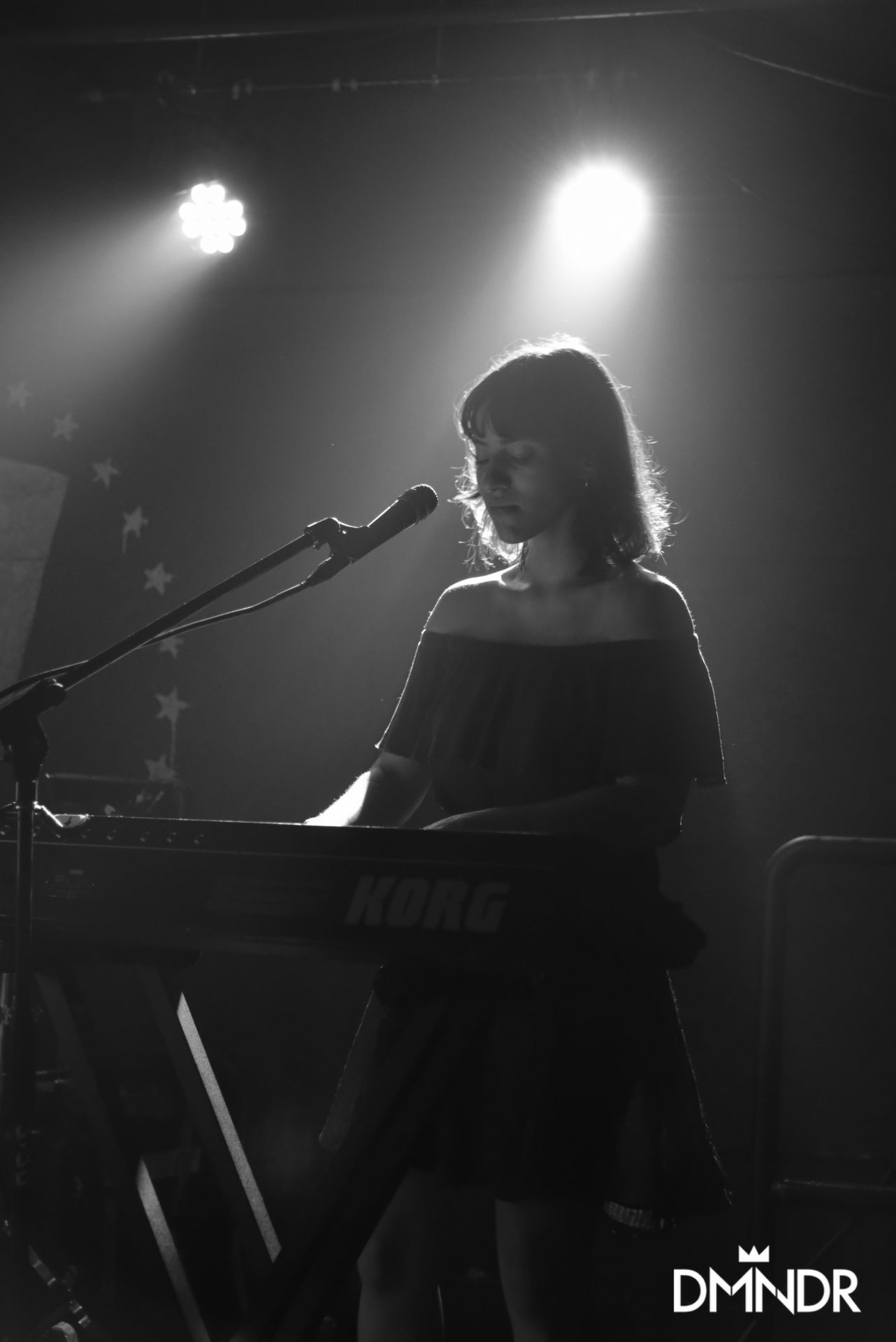 Mount Kimbie’s Rhythmic sounds and layered textures. DMNDR